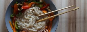 gemuese-suppe-asiatisch-nudeln